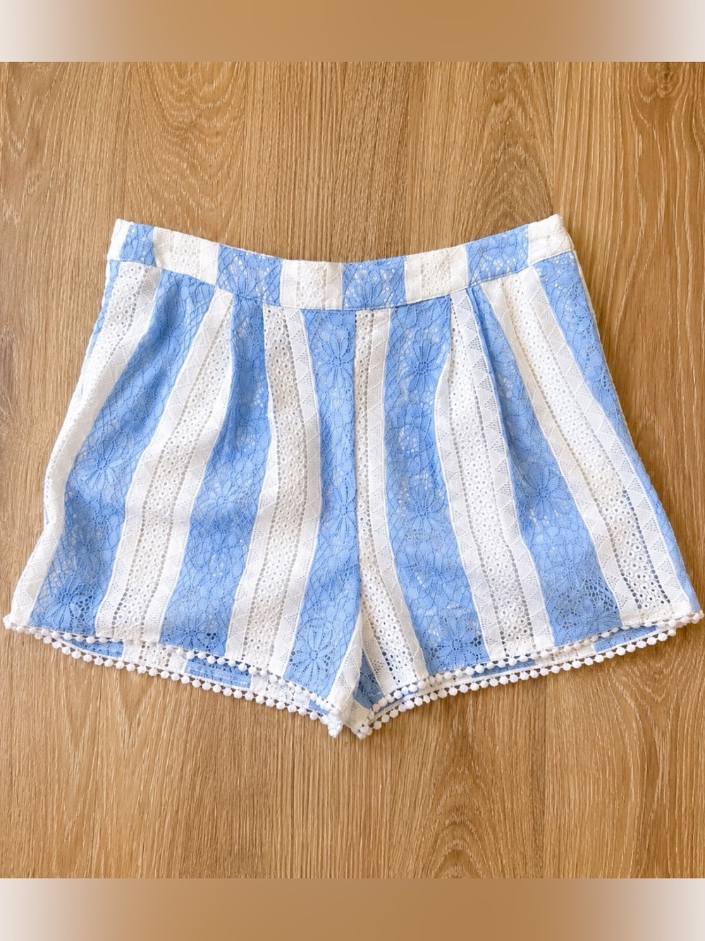 J.O.A. Blue and White Striped Lace High-Waist Shorts Women’s medium like new